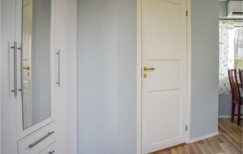 Beautiful Home In Hassl� W/ Wifi