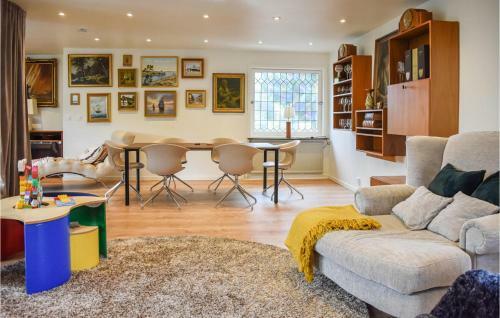 Awesome Home In H�gan�s With Wifi And 4 Bedrooms