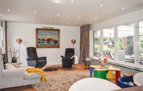 Awesome Home In H�gan�s With Wifi And 4 Bedrooms