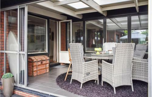 Awesome Home In H�gan�s With Wifi And 4 Bedrooms