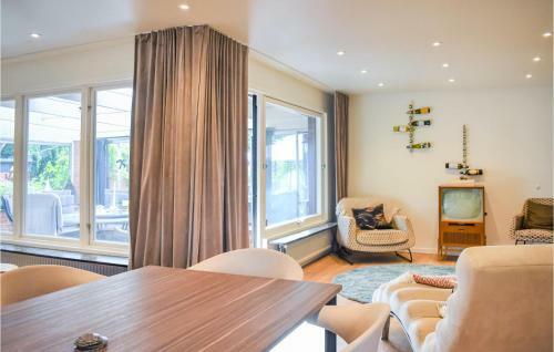 Awesome Home In H�gan�s With Wifi And 4 Bedrooms