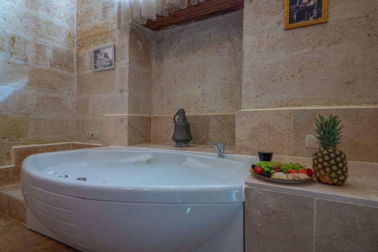 Hotel Kapalos Cave Suites