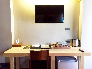 Hotel Weekender Resort & Spa
