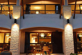 Hotel Weekender Resort & Spa