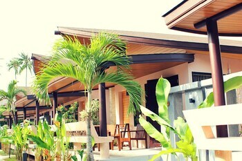 Hotel Weekender Resort & Spa