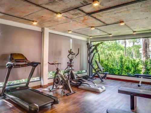 Apartamento The Title Rawai: Beachfront Condotel