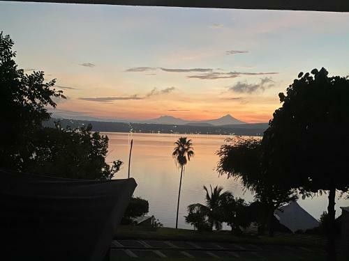 Espectacular Casa A La Orilla Del Lago Tequesquitengo