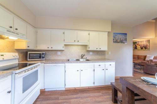 #527 Spacious Condo With Stunning Views