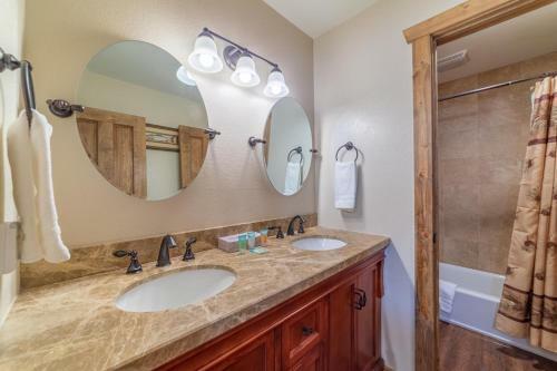 #527 Spacious Condo With Stunning Views