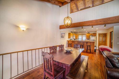 #431 - Rustic Mountain Condo, Golf Course View