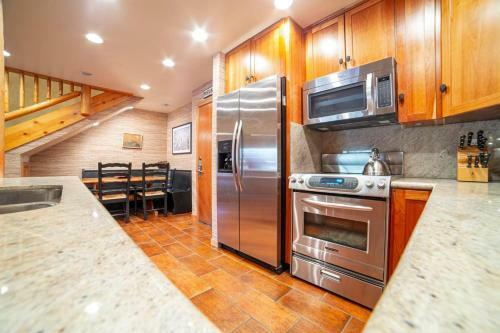 #450 - Pet Friendly, Walk To Eagle Lodge