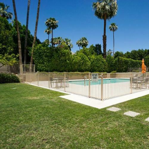 Mid-century Modern Desert Escape
