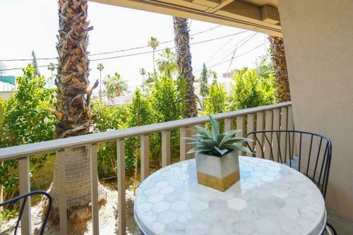 Mid-century Modern Desert Escape