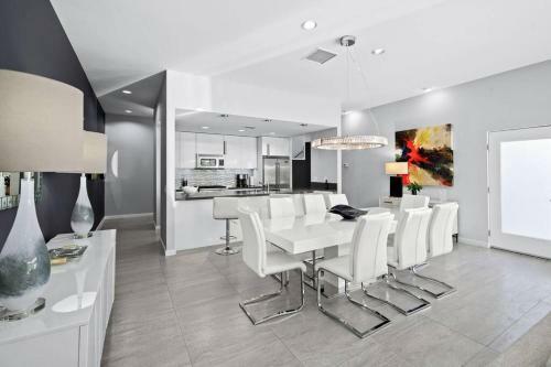 Spectacular Home In The Morrison W/ Private Pool