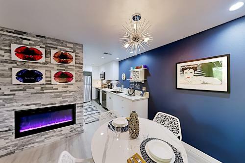 Palm Springs Villa Unit 205