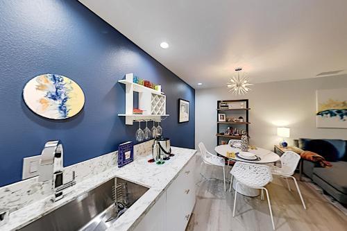 Palm Springs Villa Unit 205