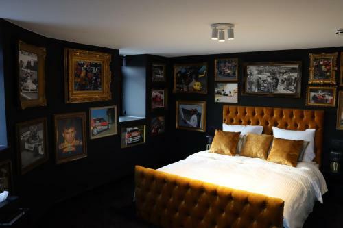 Luxury Spa Hotel - Automobile