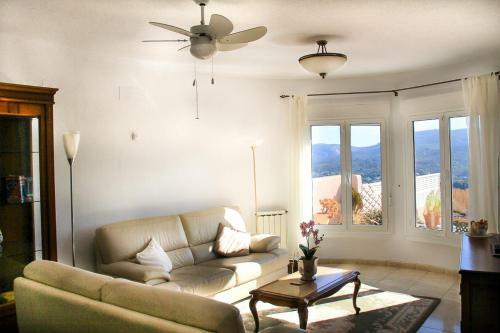 Fabulous 3-bed House 8kms From Javea