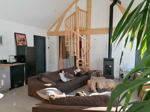 Maison Dans Parc Cl�tur�