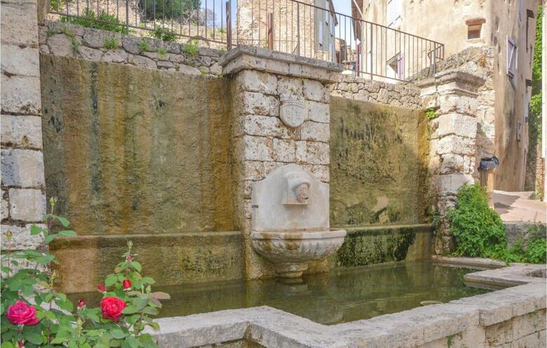 Amazing Apartment In Barjols With 1 Bedrooms