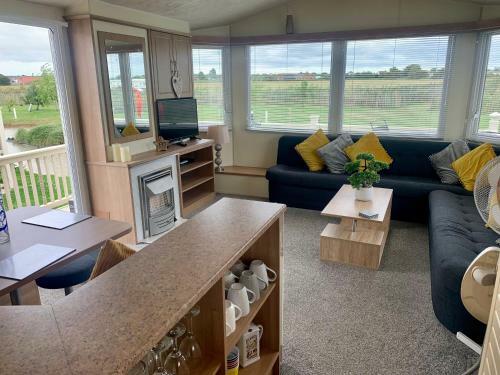 Meadow Lakes - Caravan By The Sea