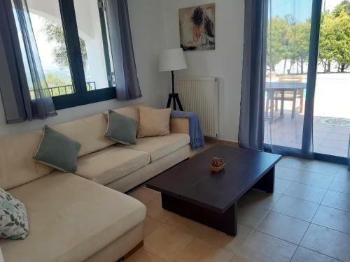 Villa Anemos - Beautiful 4 Bed Villa With Pool