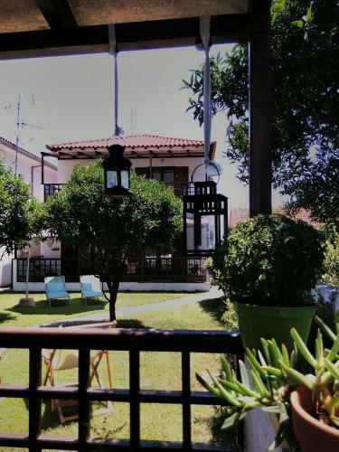 Garden House By The Sea