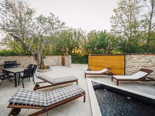 Villa Begonia With Swimming Pool, Privlaka Zadar