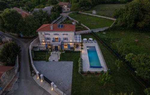Villa Pi With Heated Pool