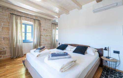 Villa Pi With Heated Pool