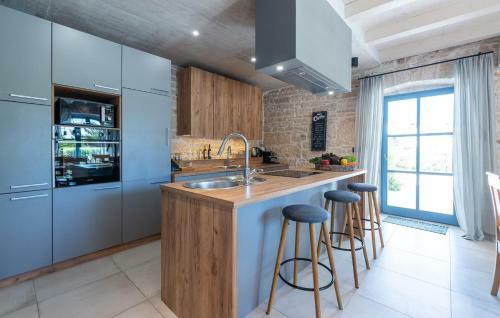 Villa Pi With Heated Pool