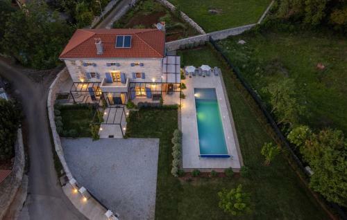 Villa Pi With Heated Pool