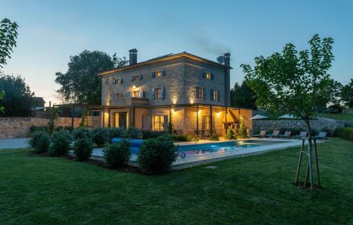 Villa Pi With Heated Pool