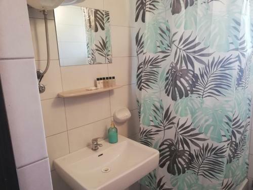 Hostal Sobe Zimmer Rooms Nika