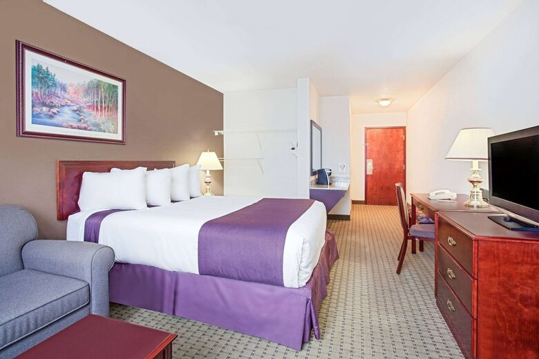 Hotel Ramada Inn & Suites Red Deer