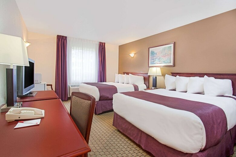 Hotel Ramada Inn & Suites Red Deer