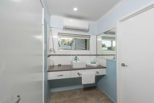 Moore Park Beach Motel