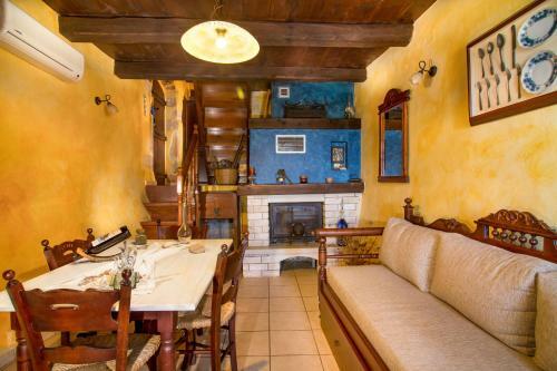 Aparthotel Samonas Traditional Settlement