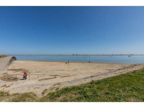 Bright Modern Apartment With Large Balconies, Located Directly On The Marina