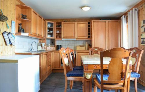 Nice Apartment In S-4275 S�velandsvik With Wifi And 2 Bedrooms