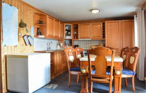 Nice Apartment In S-4275 S�velandsvik With Wifi And 2 Bedrooms