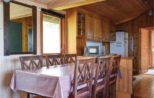 Three-bedroom Holiday Home In Sandvoll