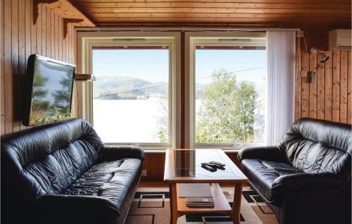 Three-bedroom Holiday Home In Sandvoll
