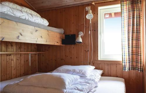 Three-bedroom Holiday Home In Sandvoll