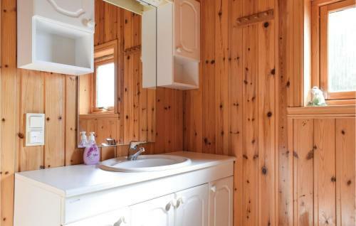 Three-bedroom Holiday Home In Sandvoll