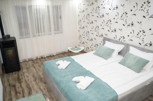 �ntreaga Locuin??: Apartament La Malul Dun?rii