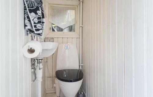 Nice Home In Kode With Wifi And 1 Bedrooms