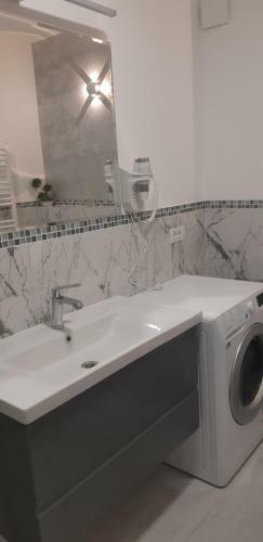 Aqua West Apartment