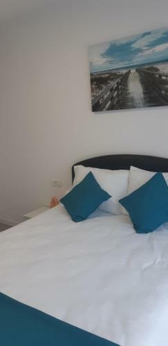 Aqua West Apartment