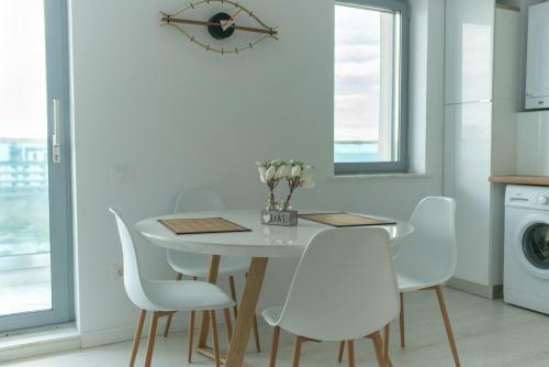 Twin Mamaia Apartments